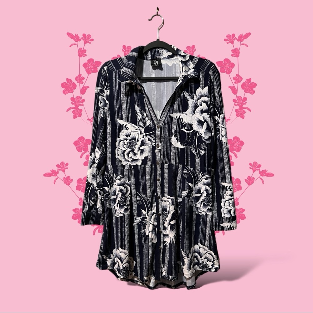 Derek Heart Navy & White Floral & Stripe Tunic Top, super soft